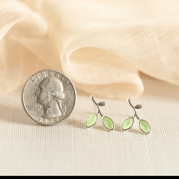 Silver Leaf Earrings Fresh Green (S925) - Picture 5 of 7